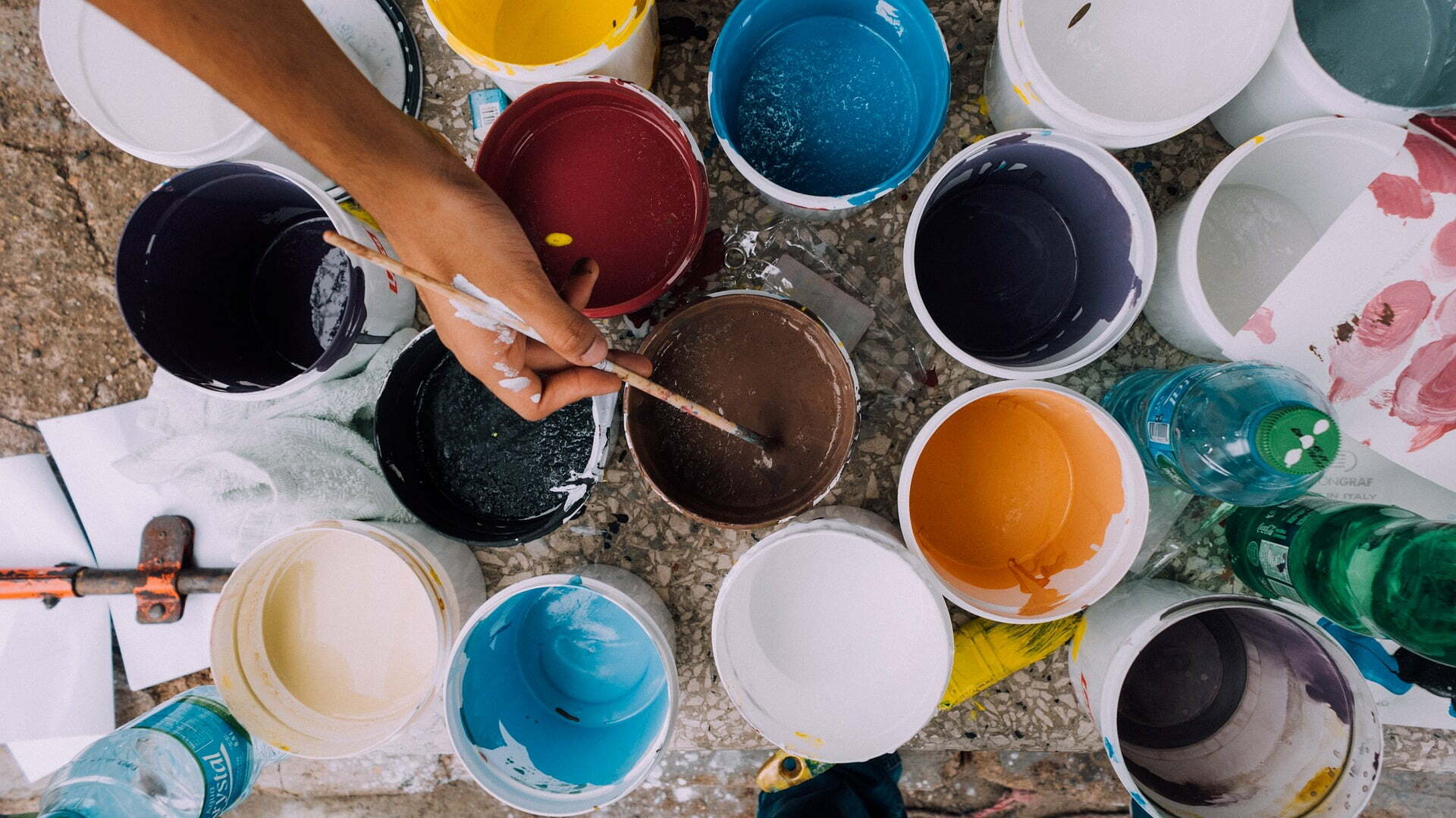 Several paint cans with different colors