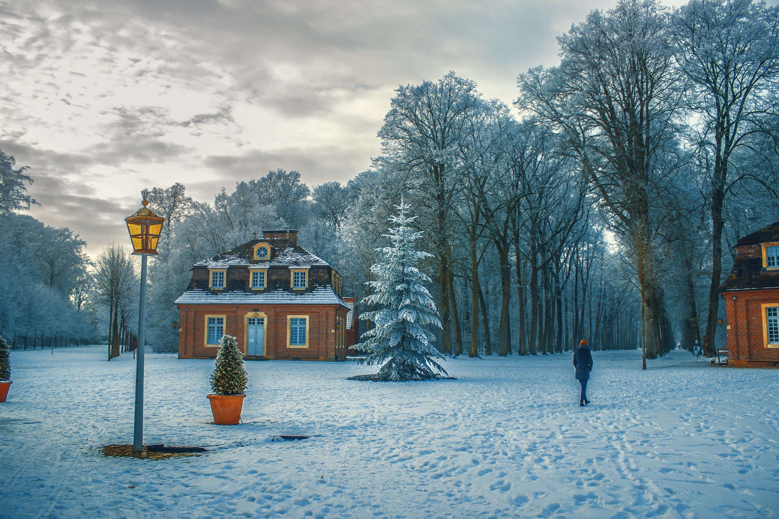 Image of a house in the snow.